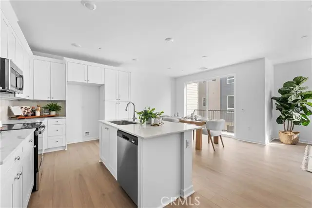 9423 N Sepulveda Blvd. #4, San Fernando Valley, CA 91343 - Image #3