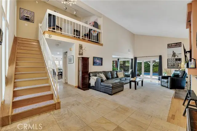 6221 Mammoth Avenue, Van Nuys, CA 91401 - Image #3