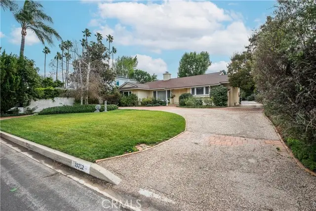 19732 Henshaw, Woodland Hills, CA 91364 - Image #2