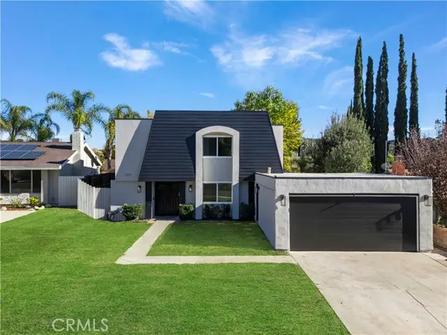 28218 Oaklar Drive, Santa Clarita, CA 91350 - Image #2