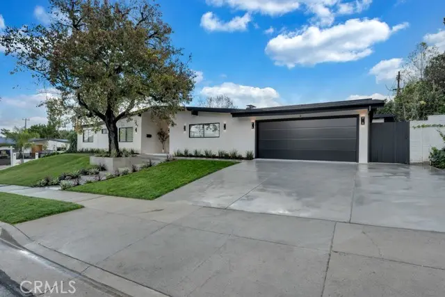 5330 Dubois Avenue, Woodland Hills, CA 91367 - Image #2