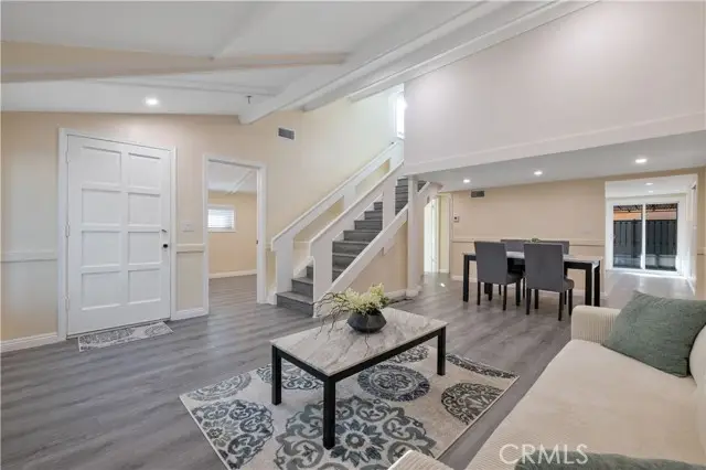 10732 Hatteras Street, North Hollywood, CA 91601 - Image #3