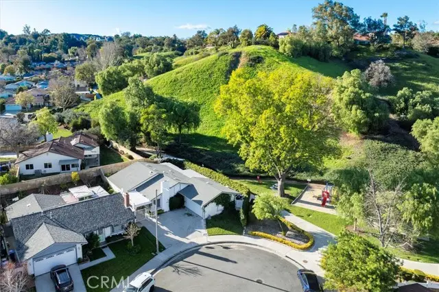 25897 Ramillo, Valencia, CA 91355 - Image #2