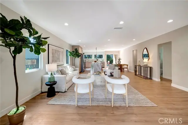 22122 Costanso, Woodland Hills, CA 91364 - Image #3