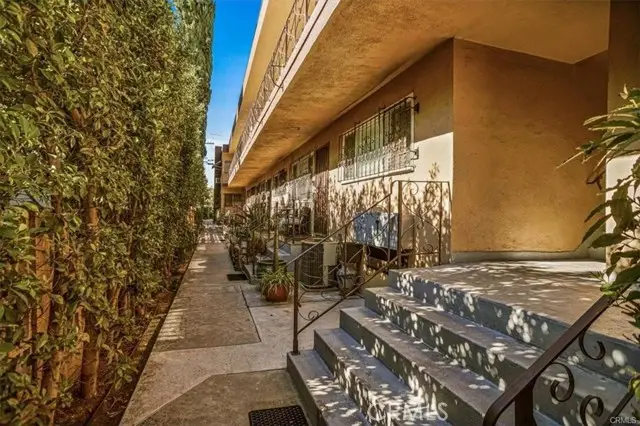 1757 N Normandie Avenue #8, Los Angeles, CA 90027 - #3