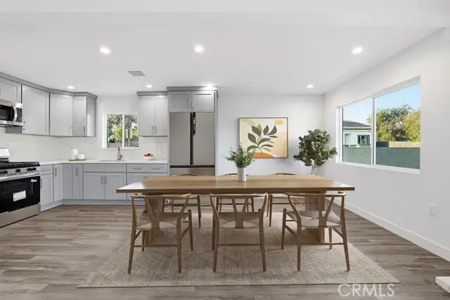 11062 Oneida Avenue, San Fernando, CA 91340 - Image #2