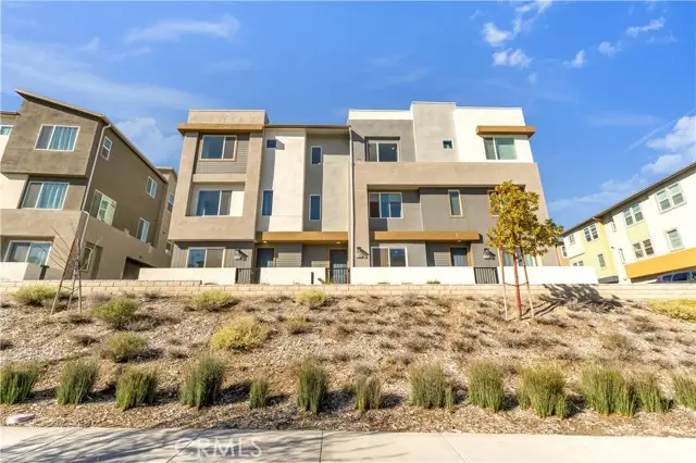 27582 Manzanita, Valencia, CA 91381 - Image #1