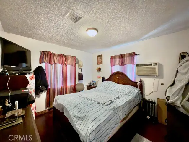 5654 Stansbury, Van Nuys, CA 91401 - #1