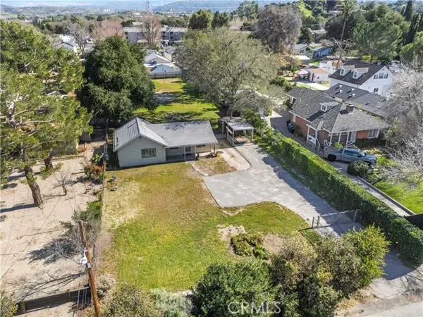 24824 Apple, Newhall (santa Clarita), CA 91321