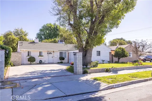 8006 Zelzah, Reseda, CA 91335 - #1