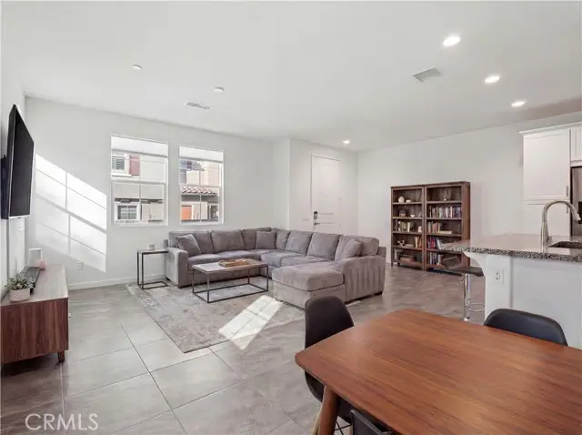 28645 Jardineras, Valencia, CA 91354 - #2