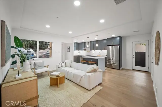 14328 Emelita Street, Sherman Oaks, CA 91401 - #3