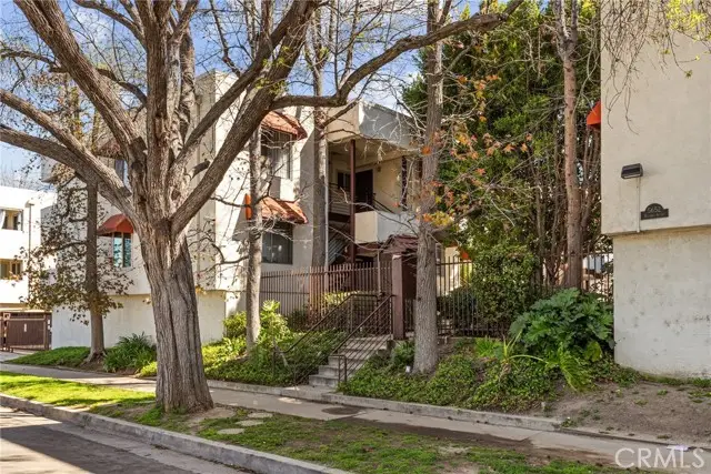 5652 Yolanda Avenue #7, Tarzana, CA 91356 - #3