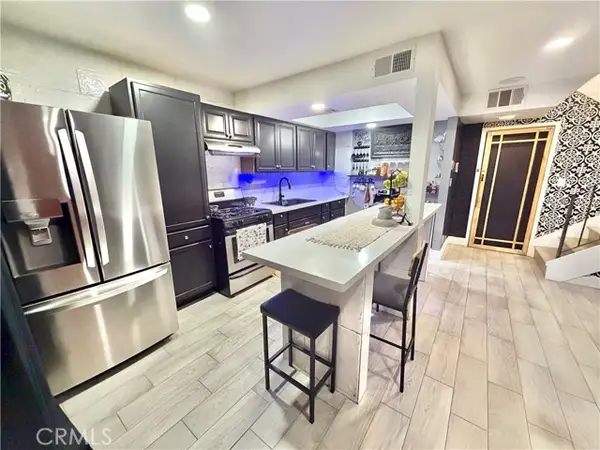 15555 Nordhoff #10, North Hills (los Angeles), CA 91343