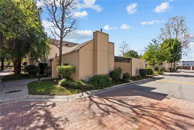 5640 Etiwanda Avenue #1, Tarzana, CA 91356 - #2