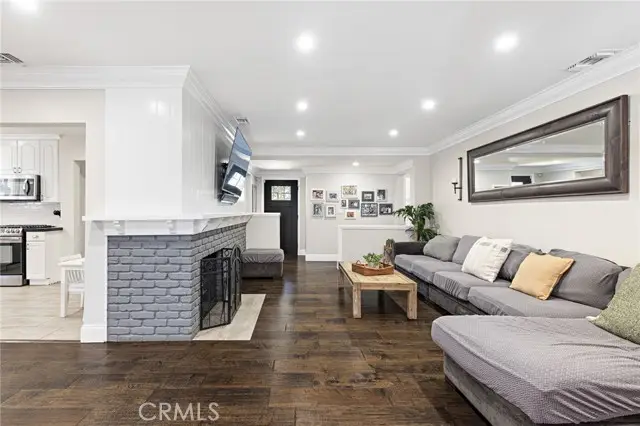 19438 Calvert Street, Tarzana, CA 91335 - #3