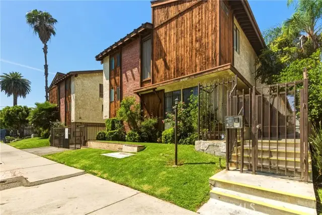 8933 Willis #15, San Fernando Valley, CA 91402 - #3