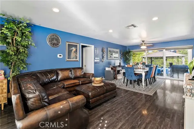 8540 Chimineas, Northridge, CA 91325 - #2