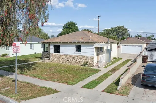 1613 E Ezmirlian, Compton, CA 90221 - #1