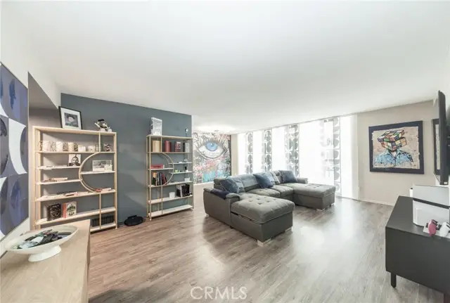 7260 Hillside Avenue #207, Los Angeles, CA 90046 - #2