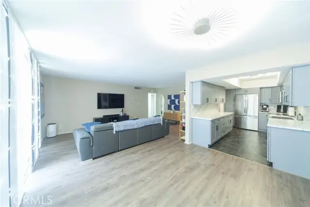 7260 Hillside Avenue #207, Los Angeles, CA 90046 - #3