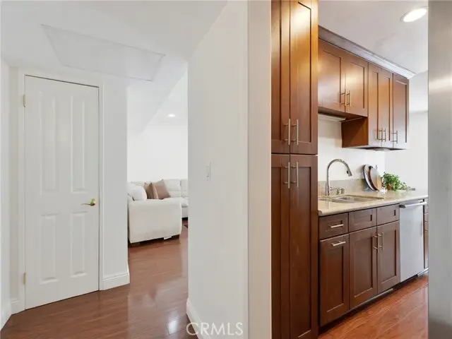 5343 Yarmouth Avenue #201, Encino, CA 91316 - #2