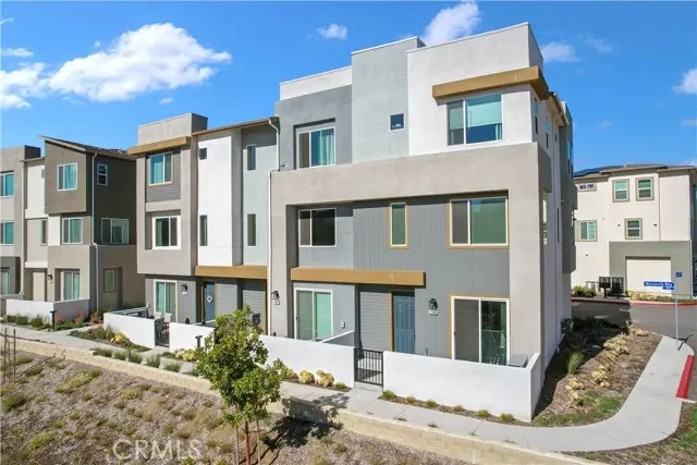 27582 Manzanita, Valencia, CA 91381 - #2