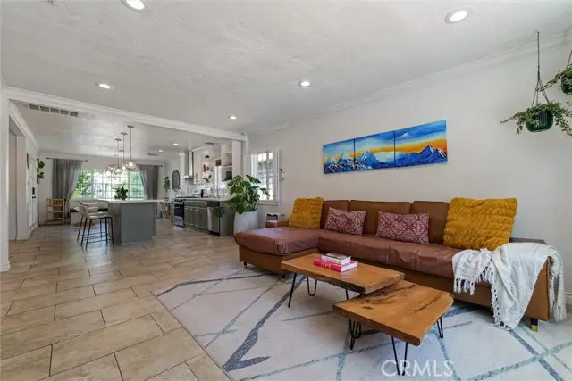 22915 Saticoy Avenue, Canoga Park, CA 91304 - #3