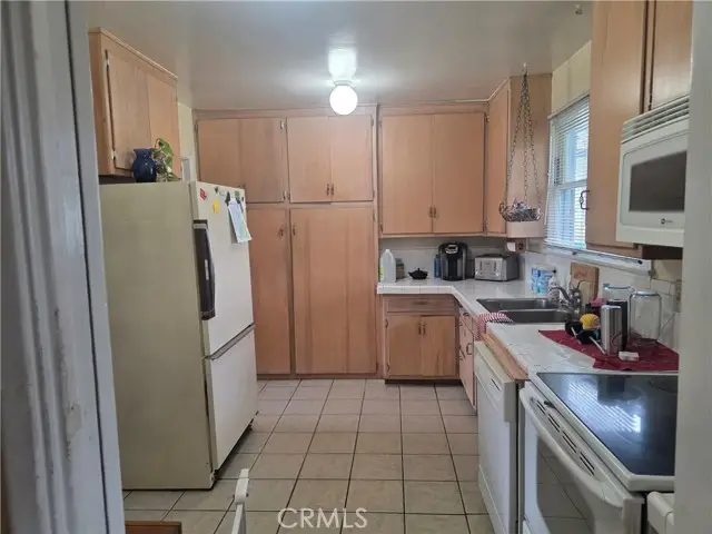 19132 Friar, Reseda, CA 91335 - #2