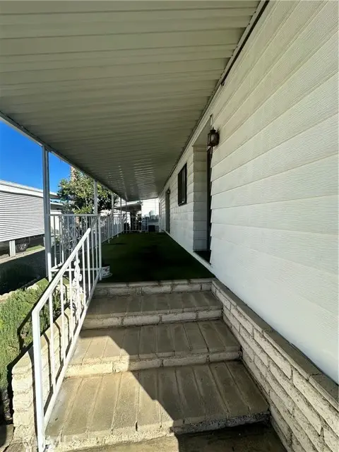 881 N Lake #301, Hemet, CA 92544 - Image #2