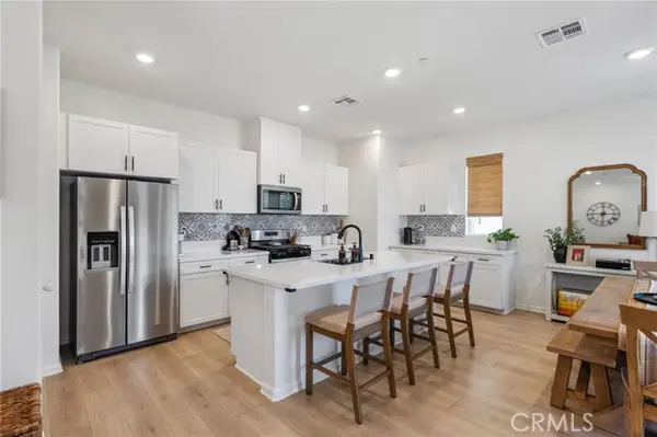 1060 Kendale Way, Vista, CA 92081