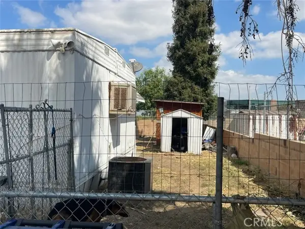 1560 Massachusetts #142, Riverside, CA 92507