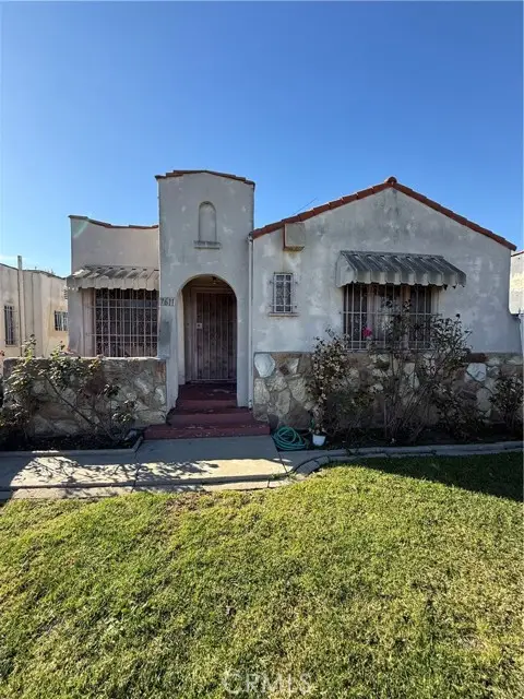 7611 S Hobart, Los Angeles, CA 90047