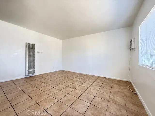 818 E C St, Colton, CA 92324 - #3