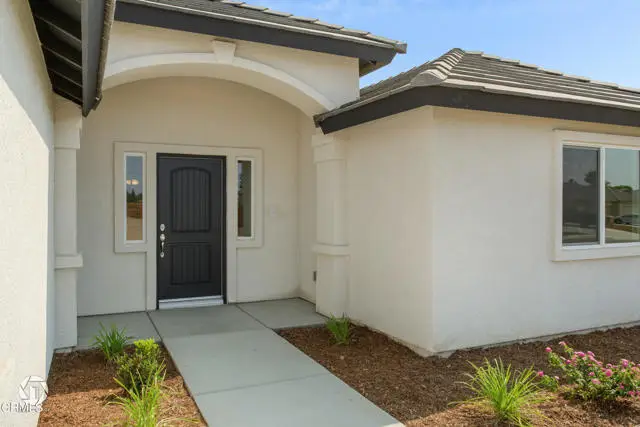 707 Sammy Way, Shafter, CA 93263 - Image #2