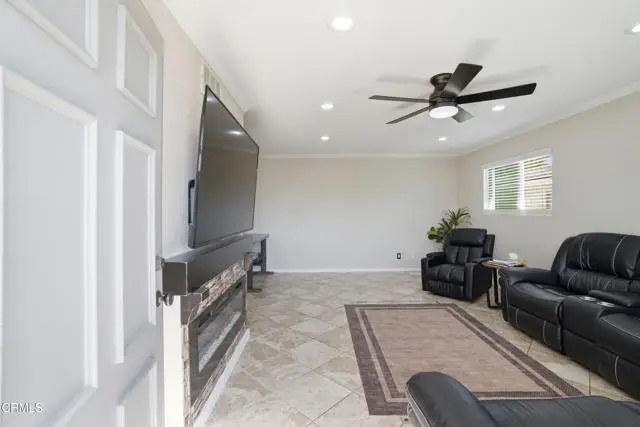 1157 Acadia Place, San Buenaventura Ventura, CA 93003 - #3