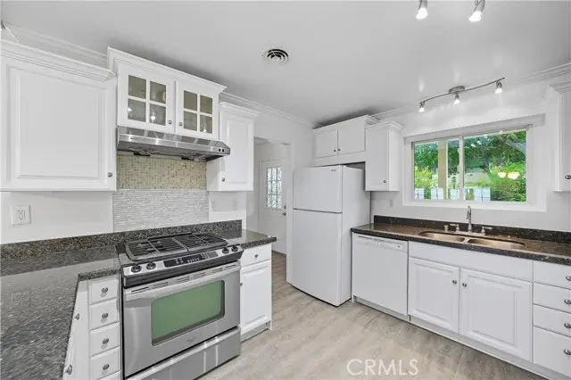 644 E Lee Place, Azusa, CA 91702 - Image #3