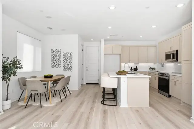 1654 W Plaza Del Amo, Torrance, CA 90501 - Image #2