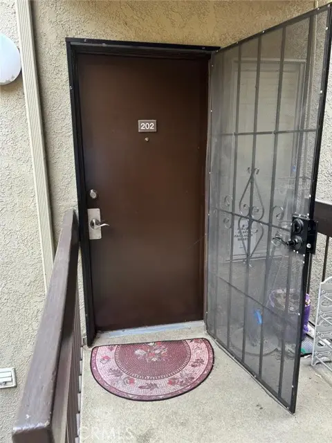 18350 Hatteras St #202, Tarzana (los Angeles), CA 91356