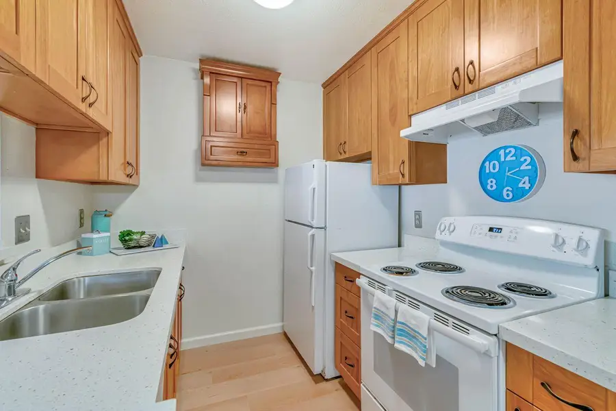 377 Mandarin Drive #204, Daly City, CA 94015 - Image #3