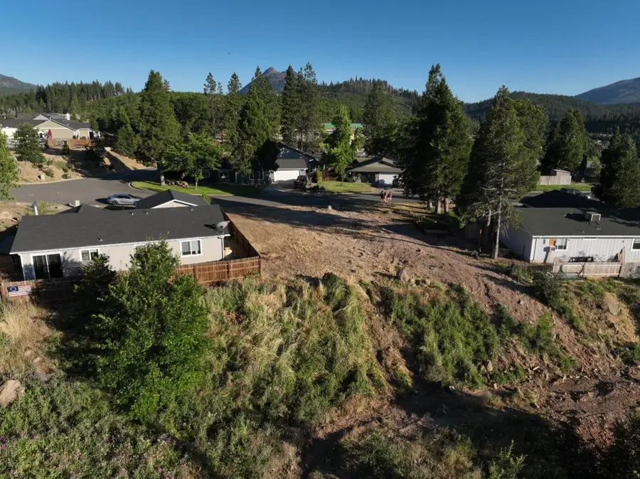 306 Woodridge Court, Weed, CA 96094 - Image #2