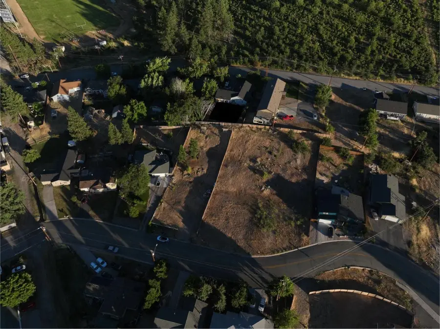 891 S Davis Avenue, Weed, CA 96094 - Image #3