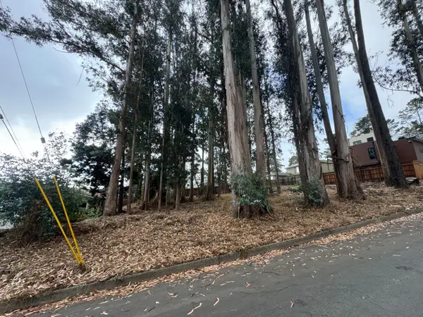 000 The Alameda, El Granada, CA 94018