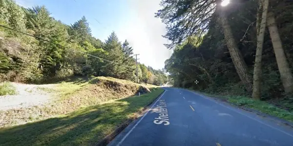 8696 Shelter Cove Rd, Whitethorn, CA 95589