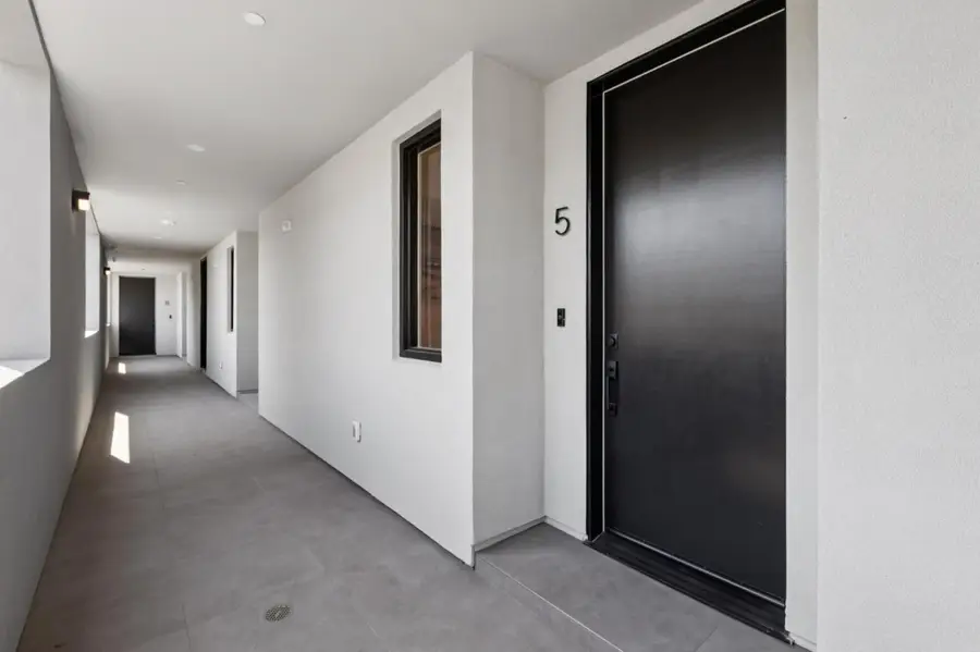 1433 Floribunda Avenue #5, Burlingame, CA 94010 - Image #3