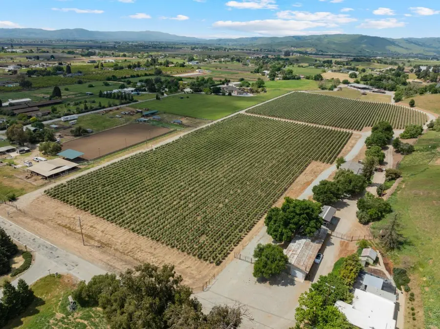 804 Comstock Road, Hollister, CA 95023 - #2