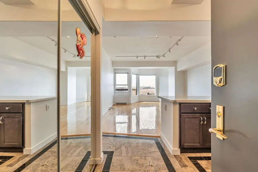 6363 Christie Avenue #2122, Emeryville, CA 94608 - Image #3