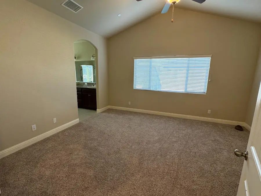 3329 N Shelly Avenue, Fresno, CA 93727 - Image #2