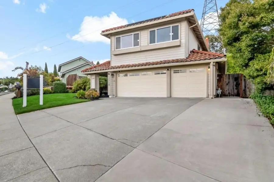 17716 Columbia Drive, Castro Valley, CA 94552 - Image #2