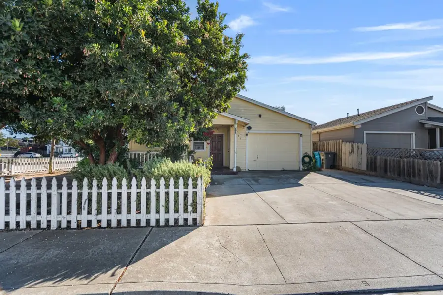 601 Chaparral Court, Hollister, CA 95023 - Image #2